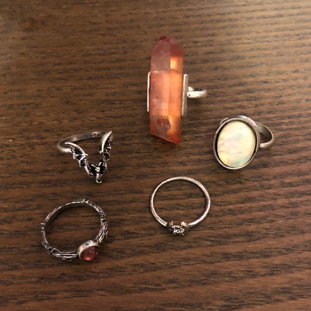 Assorted rings (5)